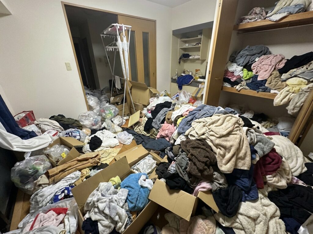 福岡県福岡市4LDK戸建てI様のゴミ屋敷片付け事例 Before