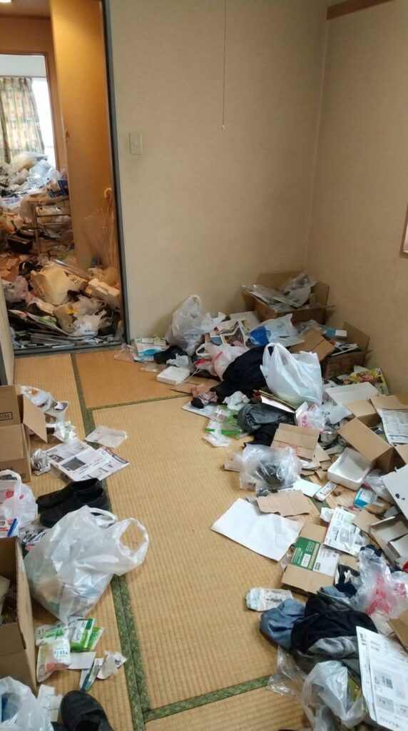 福岡県八女市2DK戸建てS様のゴミ屋敷片付け事例 Before