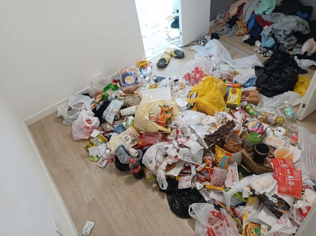 福岡県行橋市3LDKマンションK様のゴミ屋敷片付け事例 Before