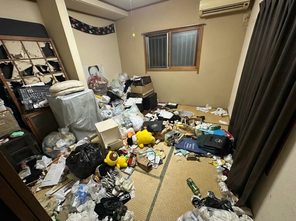福岡県筑紫野市1KマンションN様のゴミ屋敷片付け事例 Before