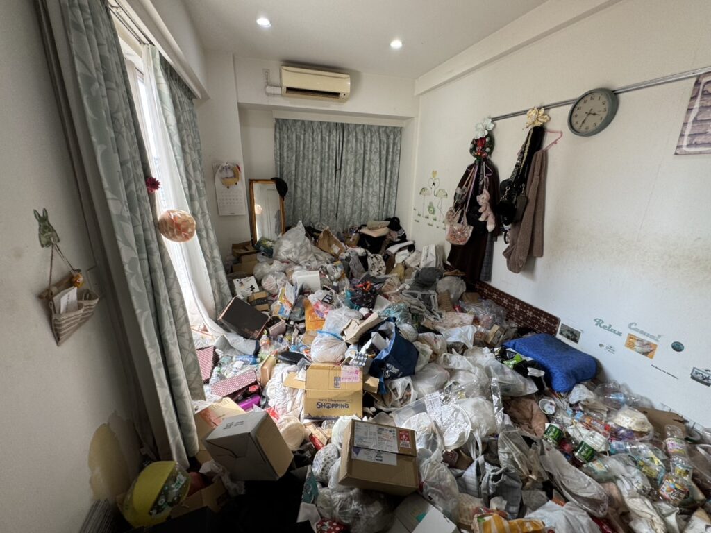 高知県土佐市2LDKアパートA様のゴミ屋敷片付け事例 Before