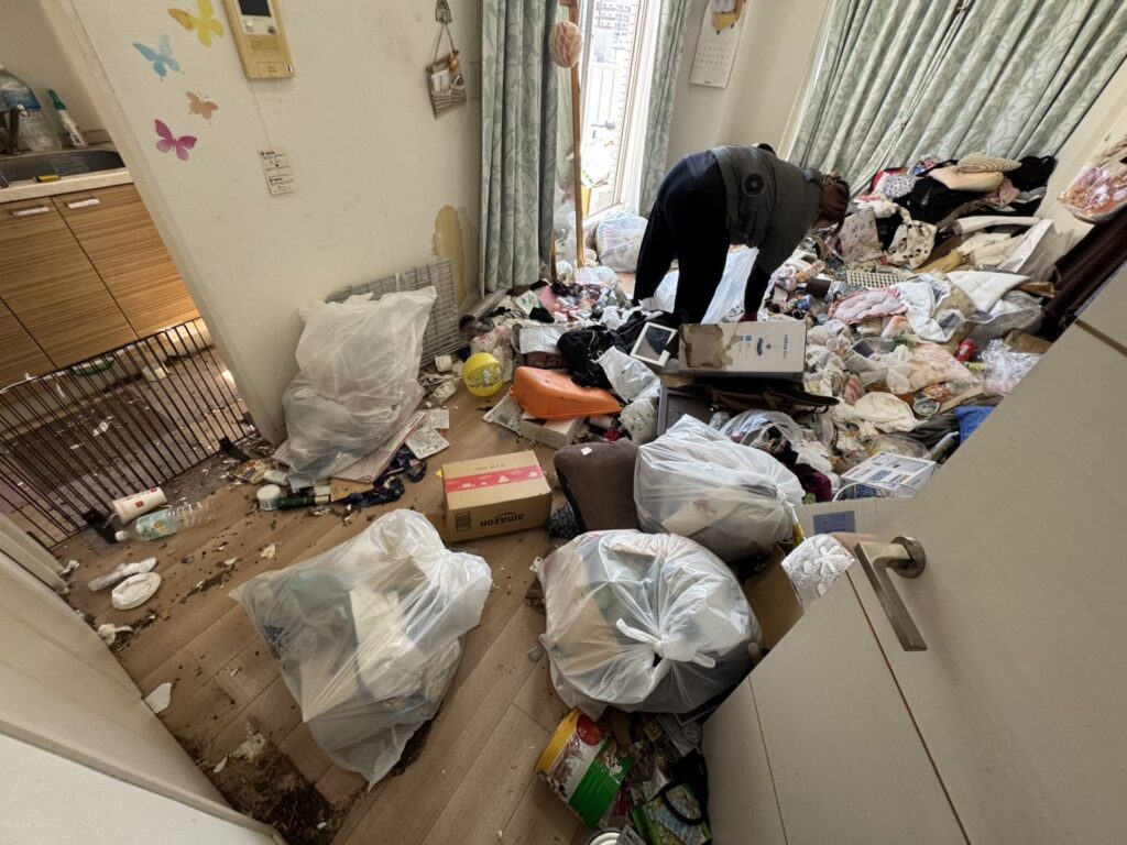 高知県土佐市1KマンションW様のゴミ屋敷片付け事例 Before
