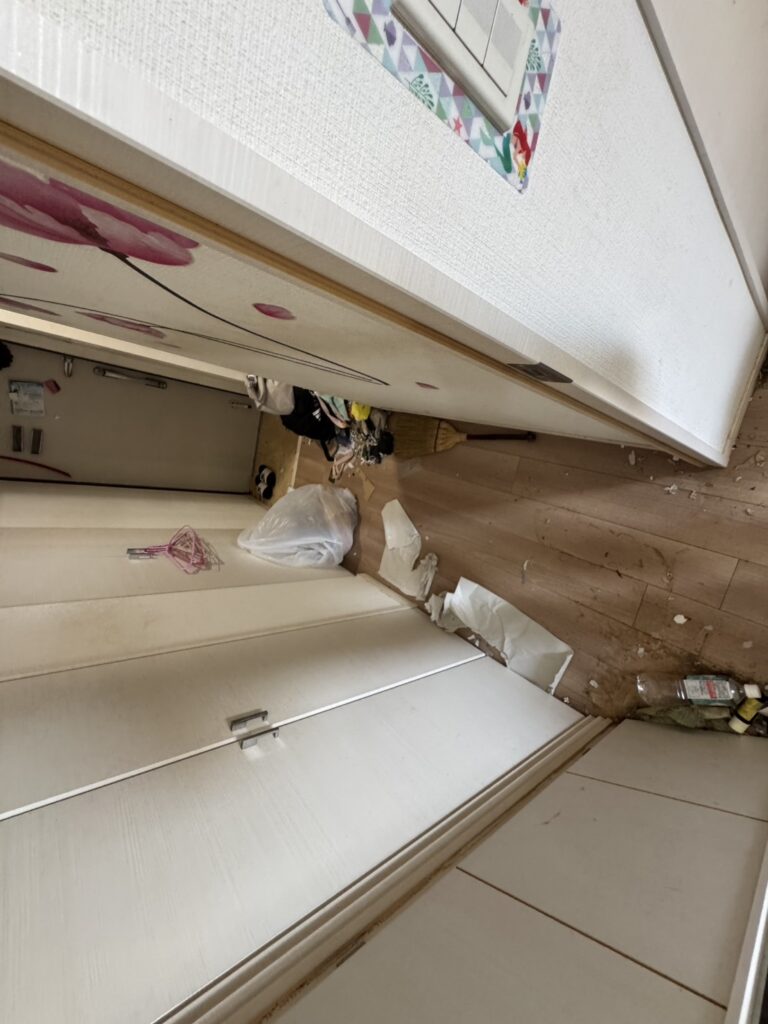 高知県須崎市2LDKマンションO様のゴミ屋敷片付け事例 Before