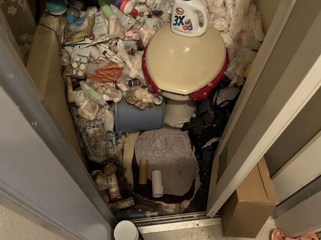 香川県三豊市1DKマンションF様のゴミ屋敷片付け事例 Before