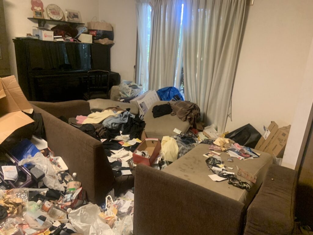 愛媛県伊予市3LDKマンションA様のゴミ屋敷片付け事例 Before