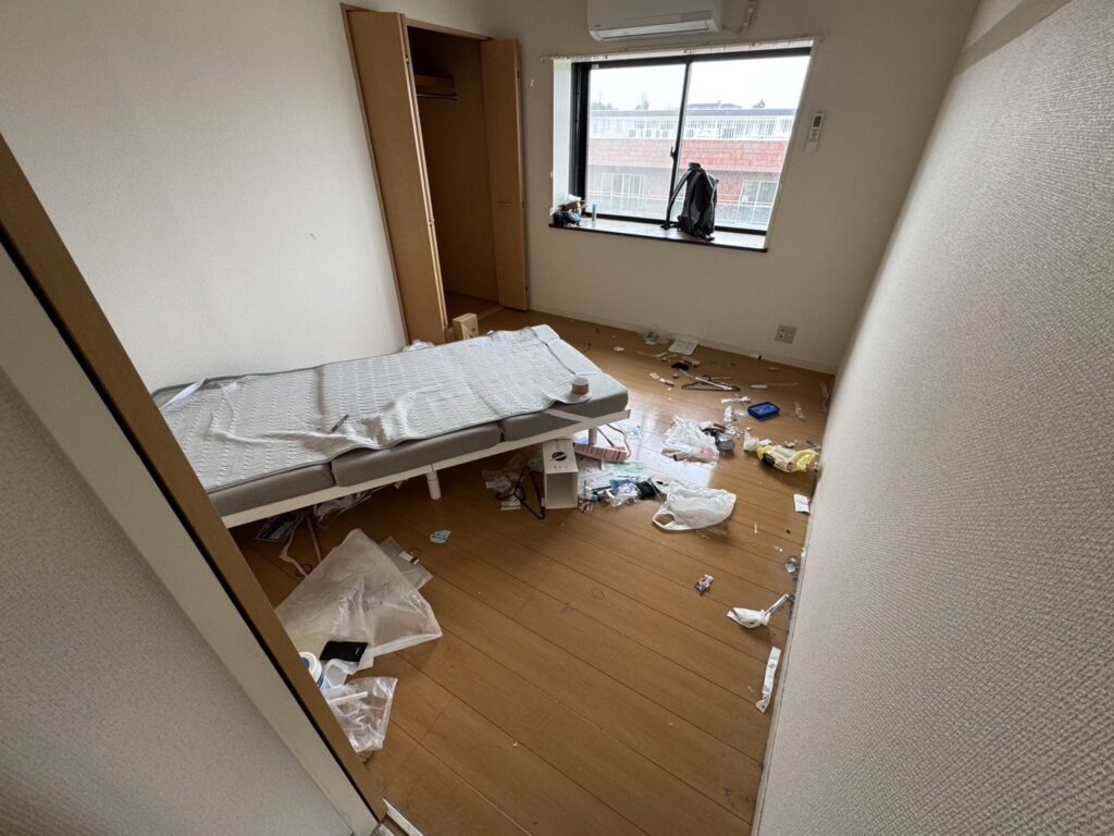 愛媛県上島町2DK戸建てI様のゴミ屋敷片付け事例 Before