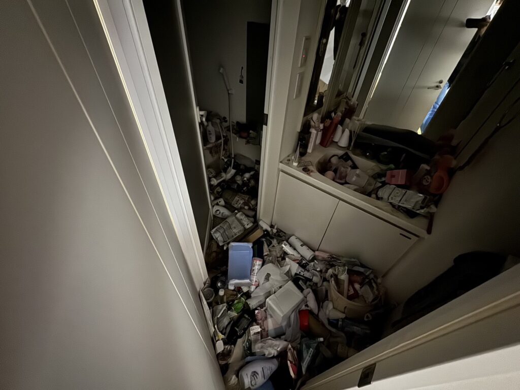 愛媛県砥部町1KマンションK様のゴミ屋敷片付け事例 Before