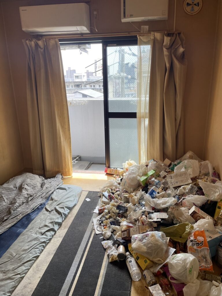 愛媛県松野町4LDK戸建てN様のゴミ屋敷片付け事例 Before