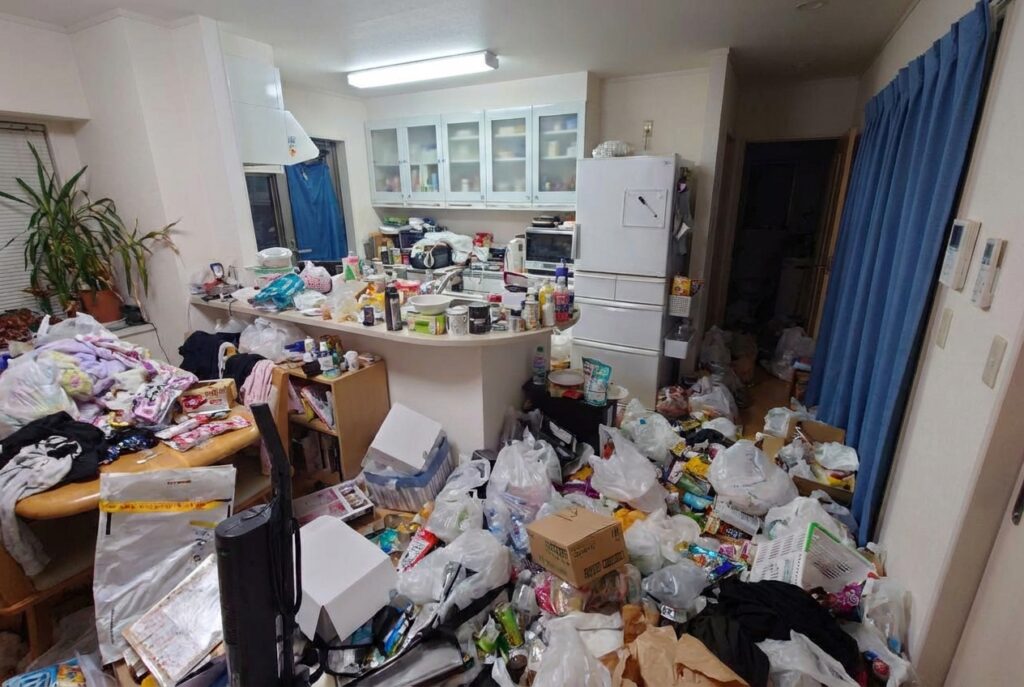 長崎県長崎市1DKマンションY様のゴミ屋敷片付け事例 Before