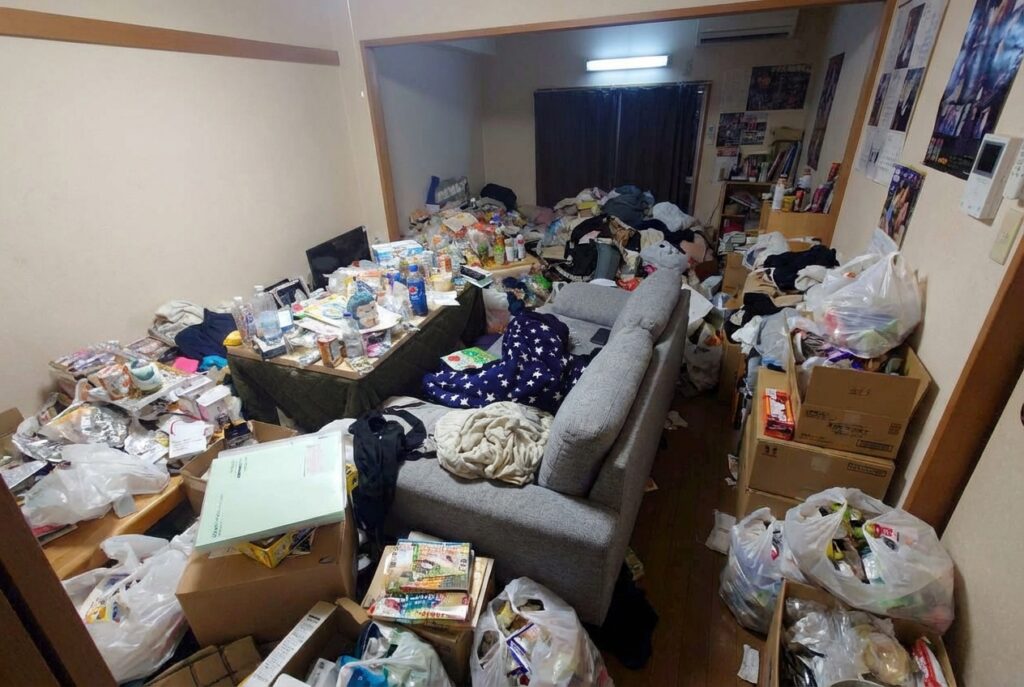 長崎県松浦市1KアパートW様のゴミ屋敷片付け事例 Before