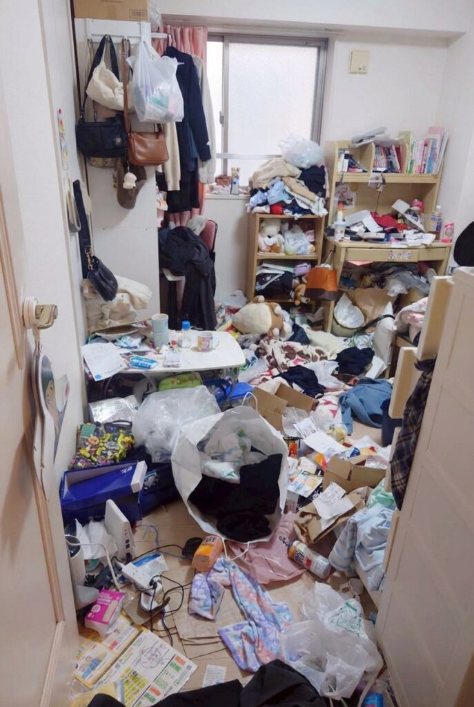 長崎県雲仙市3LDKマンションI様のゴミ屋敷片付け事例 Before