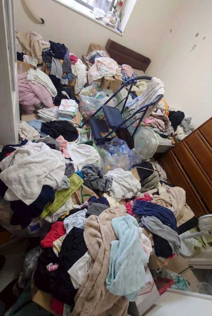 長崎県南島原市1LDKアパートM様のゴミ屋敷片付け事例 Before