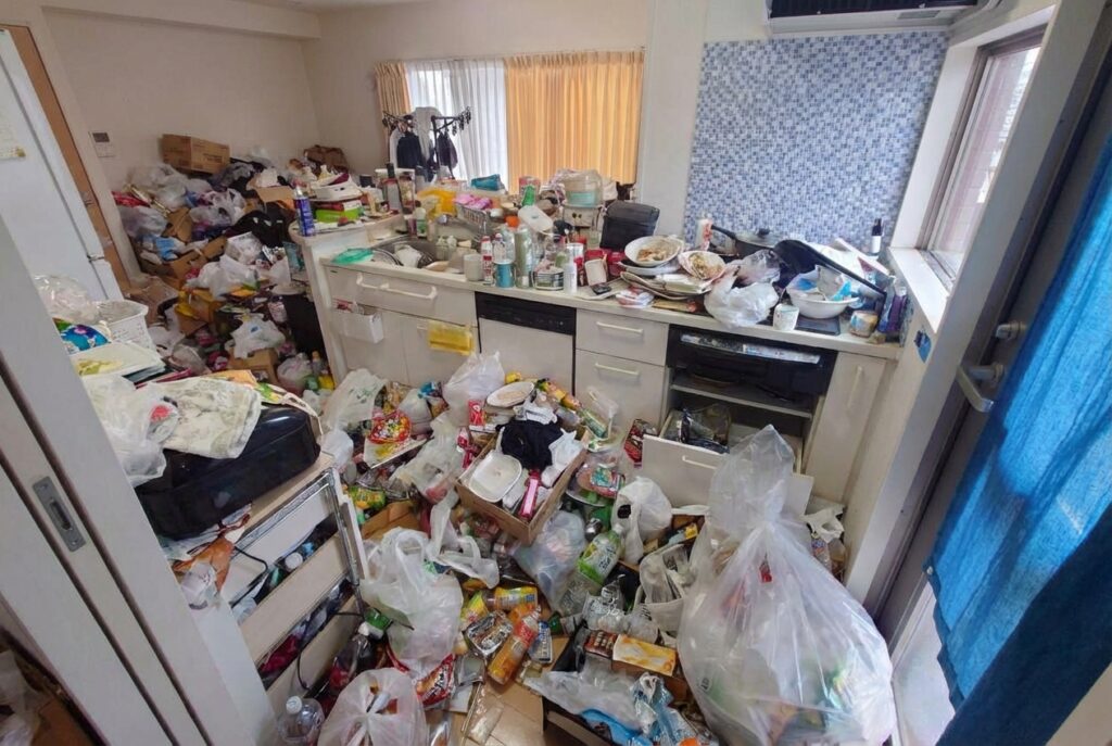 長崎県時津町3LDKマンションI様のゴミ屋敷片付け事例 Before