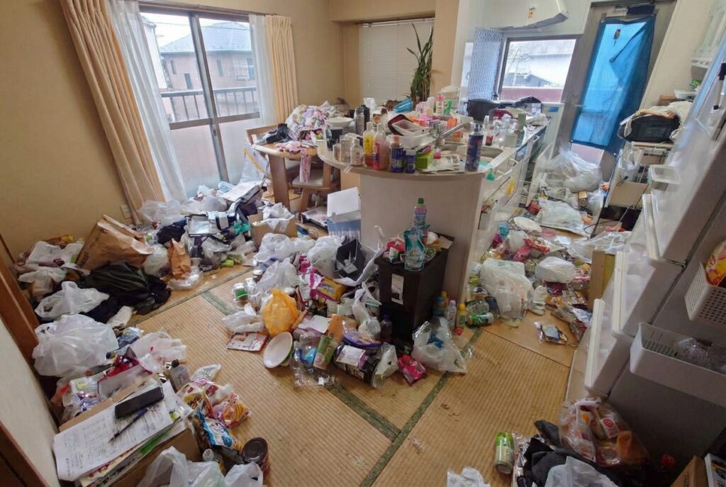 長崎県東彼杵町2LDKアパートM様のゴミ屋敷片付け事例 Before