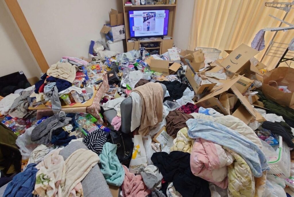 長崎県川棚町1DKアパートO様のゴミ屋敷片付け事例 Before