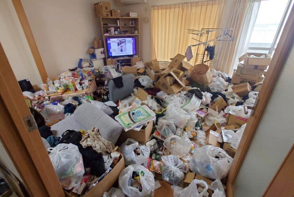 長崎県川棚町2DKアパートA様のゴミ屋敷片付け事例 Before