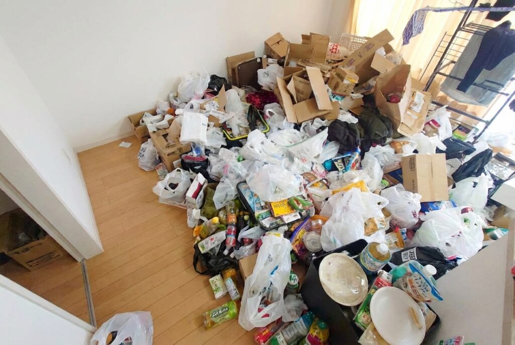 長崎県佐々町3LDK戸建てS様のゴミ屋敷片付け事例 Before