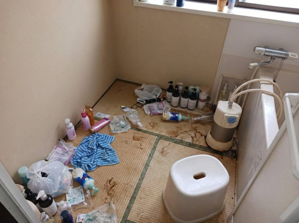 宮崎県美郷町1LDKマンションY様のゴミ屋敷片付け事例 Before