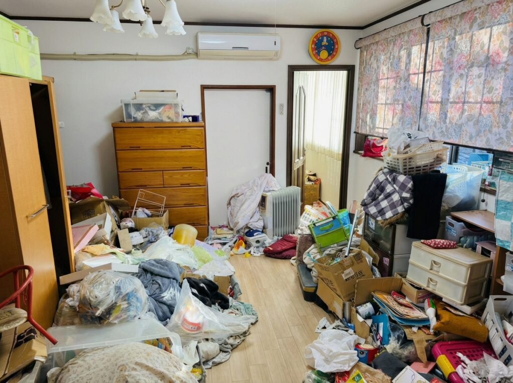 宮崎県高原町3LDK戸建てS様のゴミ屋敷片付け事例 Before