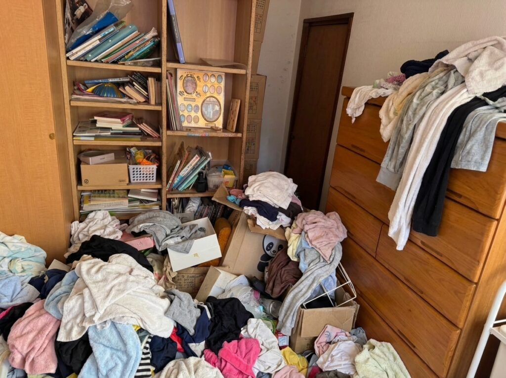 宮崎県綾町2DKアパートS様のゴミ屋敷片付け事例 Before