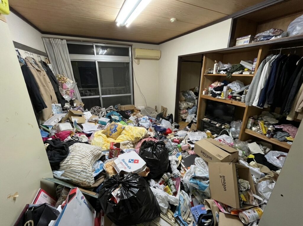 鹿児島県阿久根市2LDKマンションS様のゴミ屋敷片付け事例 Before