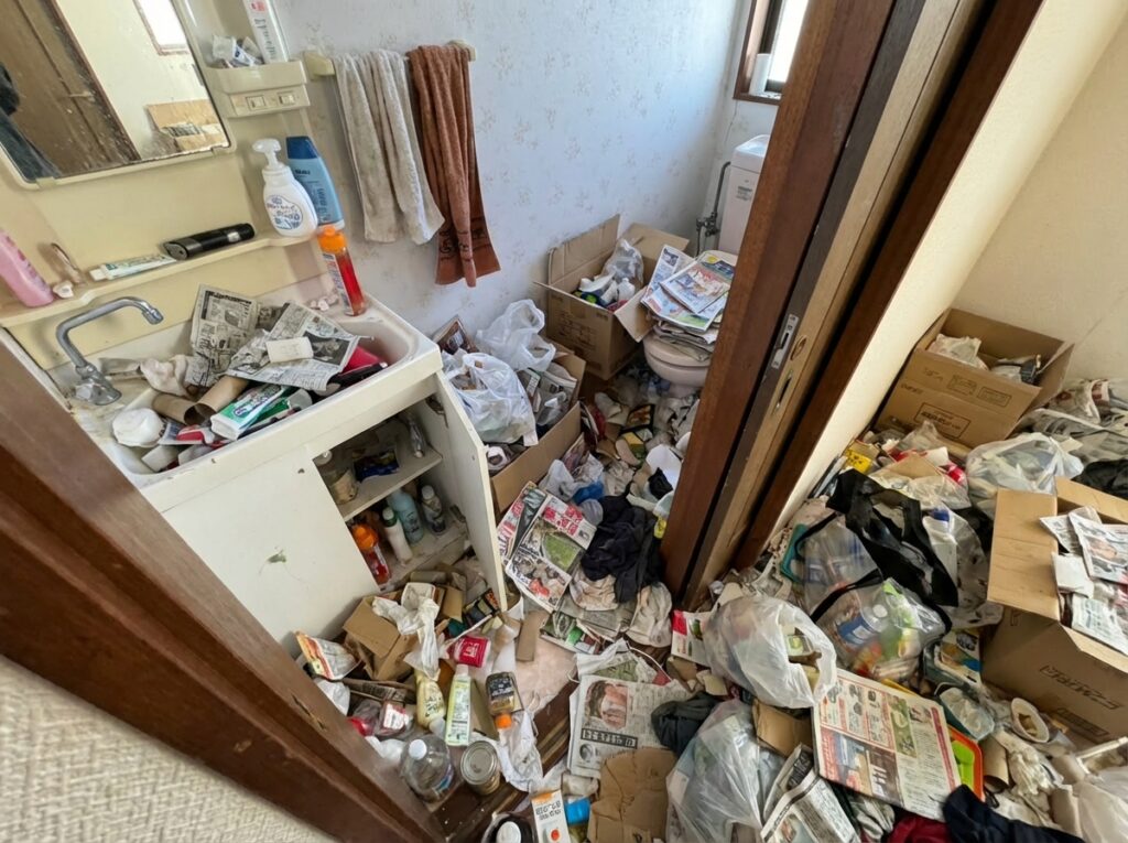 宮崎県三股町1KマンションK様のゴミ屋敷片付け事例 Before