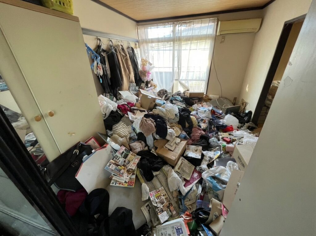 鹿児島県出水市5LDK以上戸建てM様のゴミ屋敷片付け事例 Before
