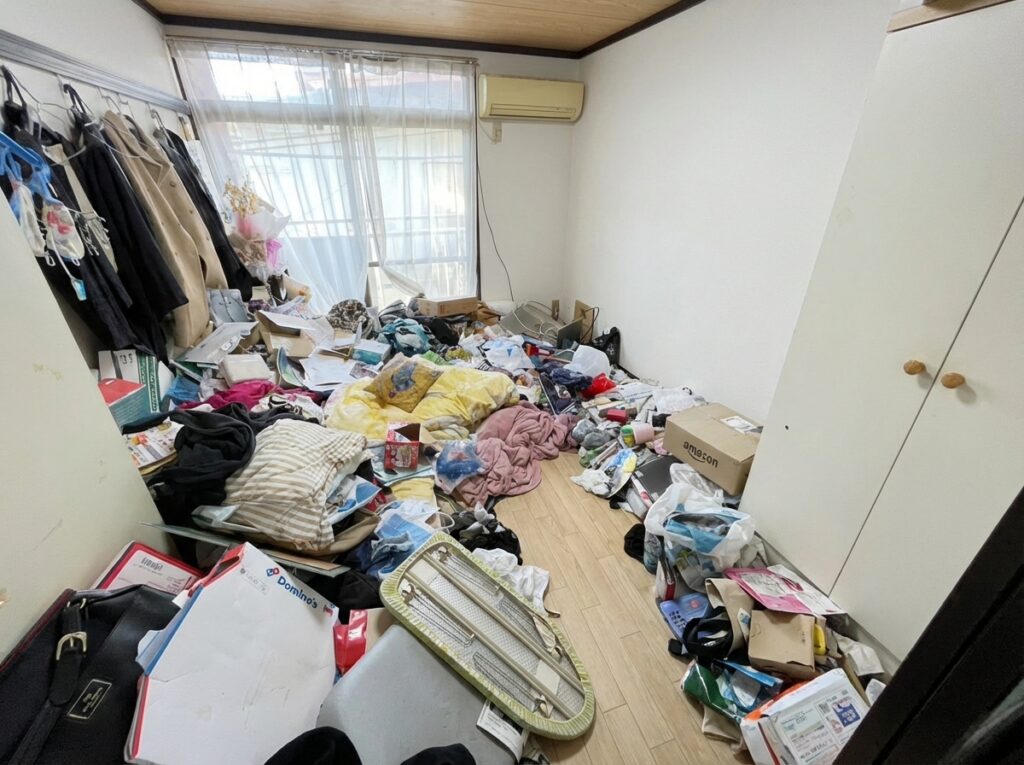 鹿児島県阿久根市1KマンションS様のゴミ屋敷片付け事例 Before