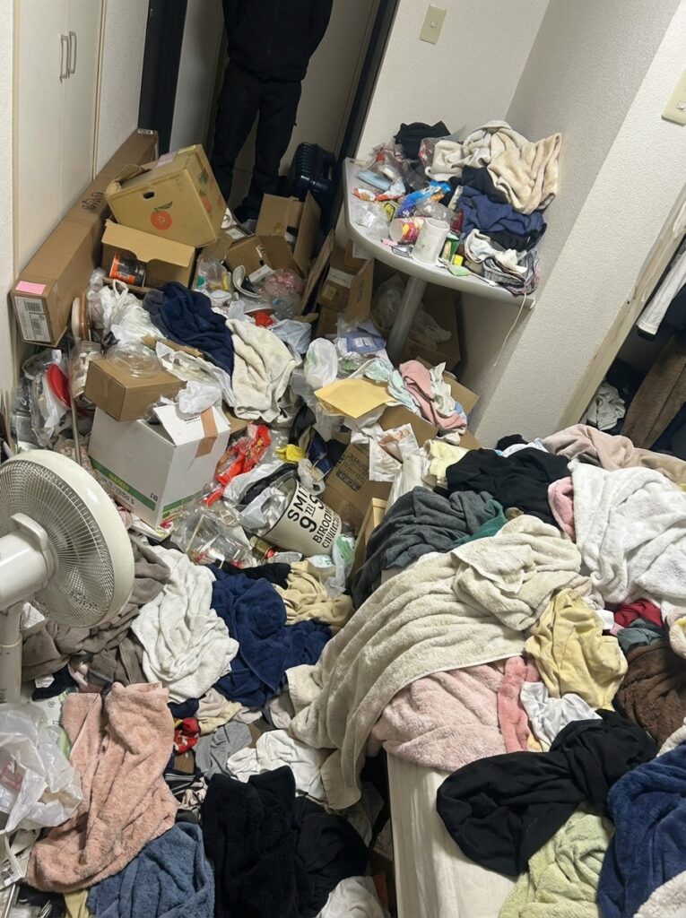宮崎県川南町2LDKマンションS様のゴミ屋敷片付け事例 Before