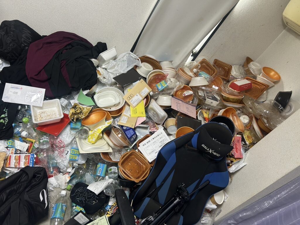 宮崎県新富町4LDK戸建てS様のゴミ屋敷片付け事例 Before