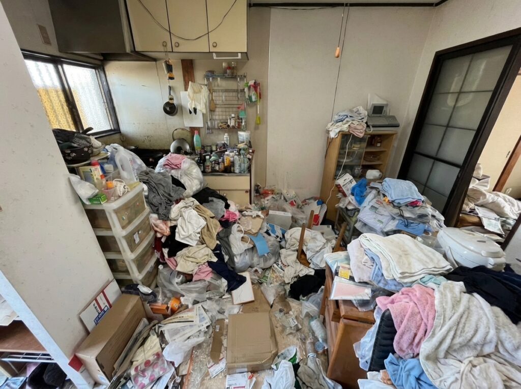 鹿児島県薩摩川内市1KアパートS様のゴミ屋敷片付け事例 Before
