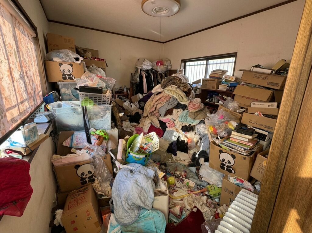 宮崎県西都市1KマンションR様のゴミ屋敷片付け事例 Before