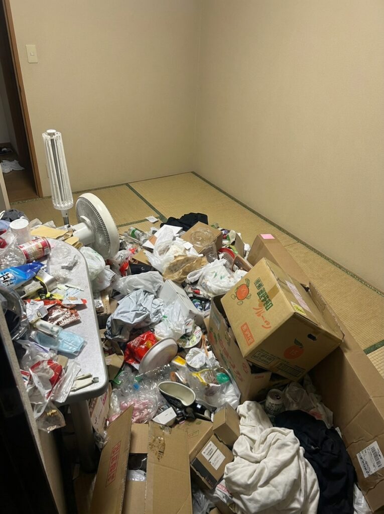 宮崎県都農町3LDK戸建てT様のゴミ屋敷片付け事例 Before