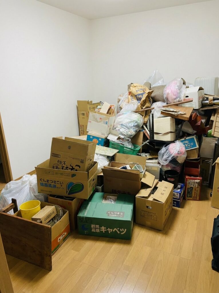 鹿児島県曽於市2LDKアパートU様のゴミ屋敷片付け事例 Before