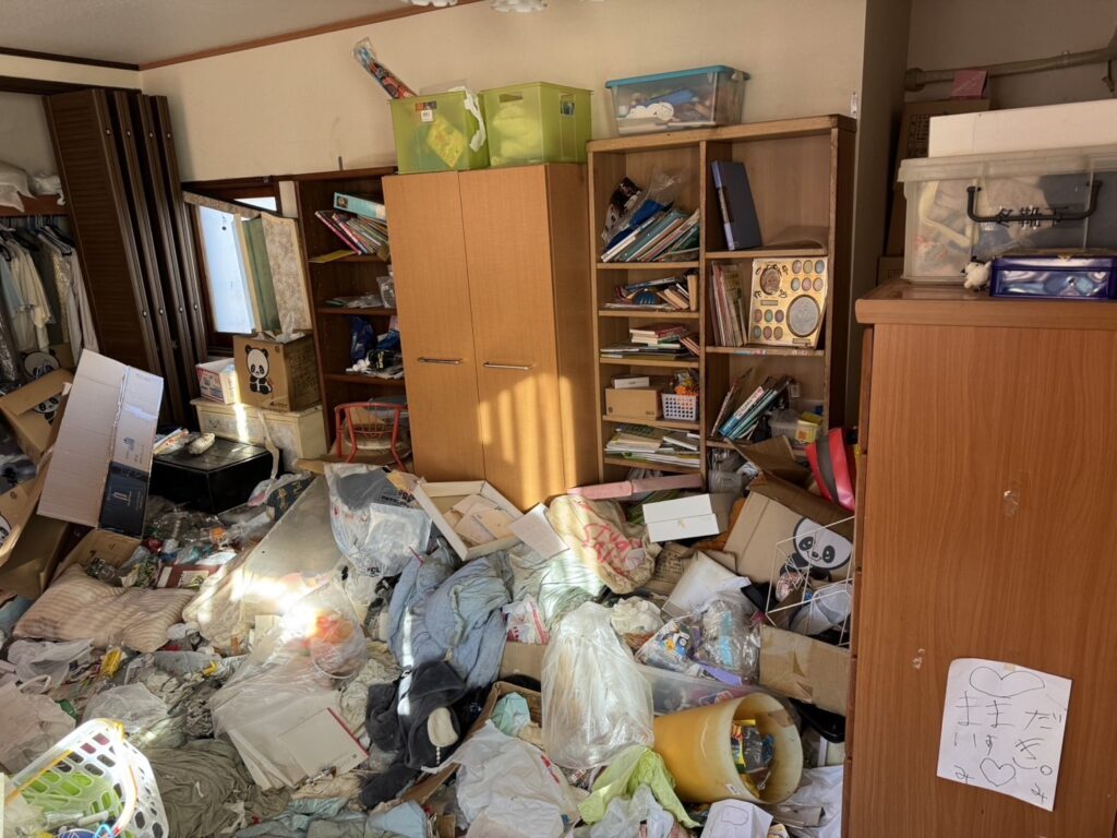 宮崎県高鍋町1KマンションS様のゴミ屋敷片付け事例 Before