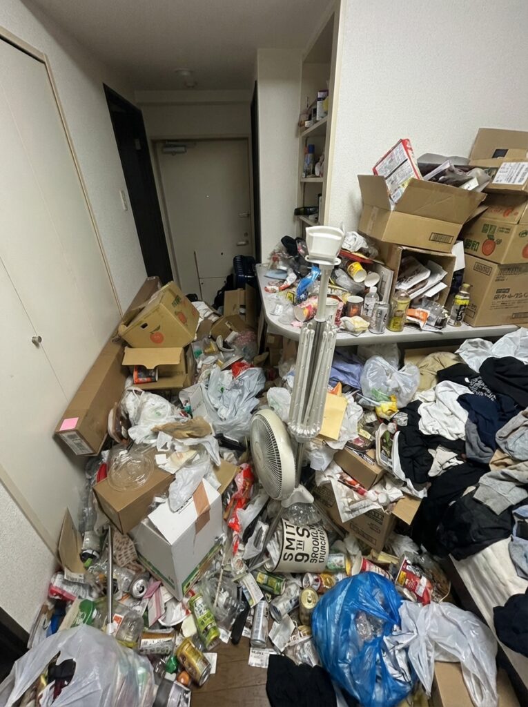 宮崎県川南町1DKアパートN様のゴミ屋敷片付け事例 Before