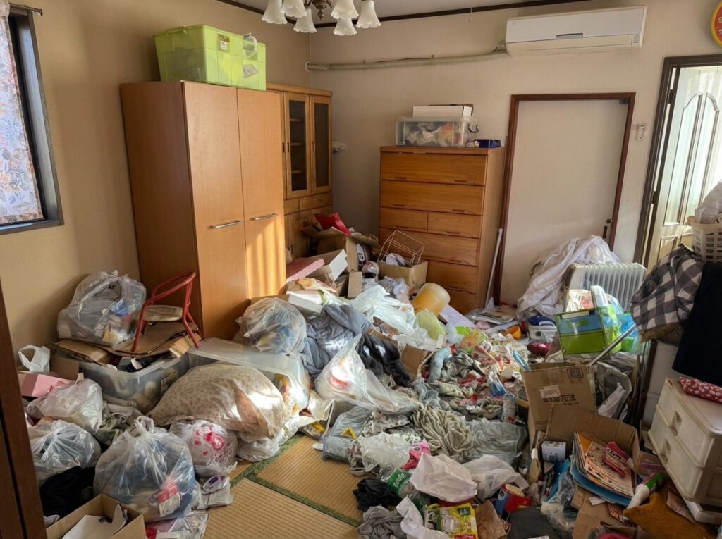 宮崎県国富町1DKマンションY様のゴミ屋敷片付け事例 Before
