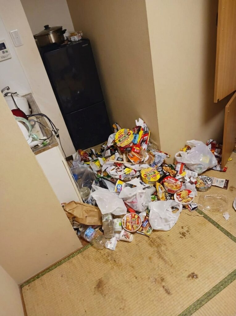 鹿児島県鹿児島市1KマンションY様のゴミ屋敷片付け事例 Before