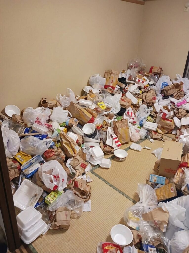 鹿児島県阿久根市3LDK戸建てN様のゴミ屋敷片付け事例 Before