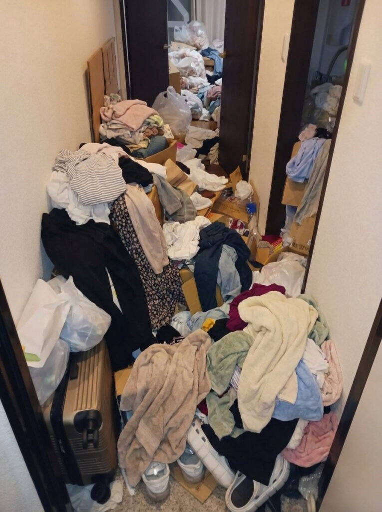 宮崎県椎葉村2DKマンションW様のゴミ屋敷片付け事例 Before