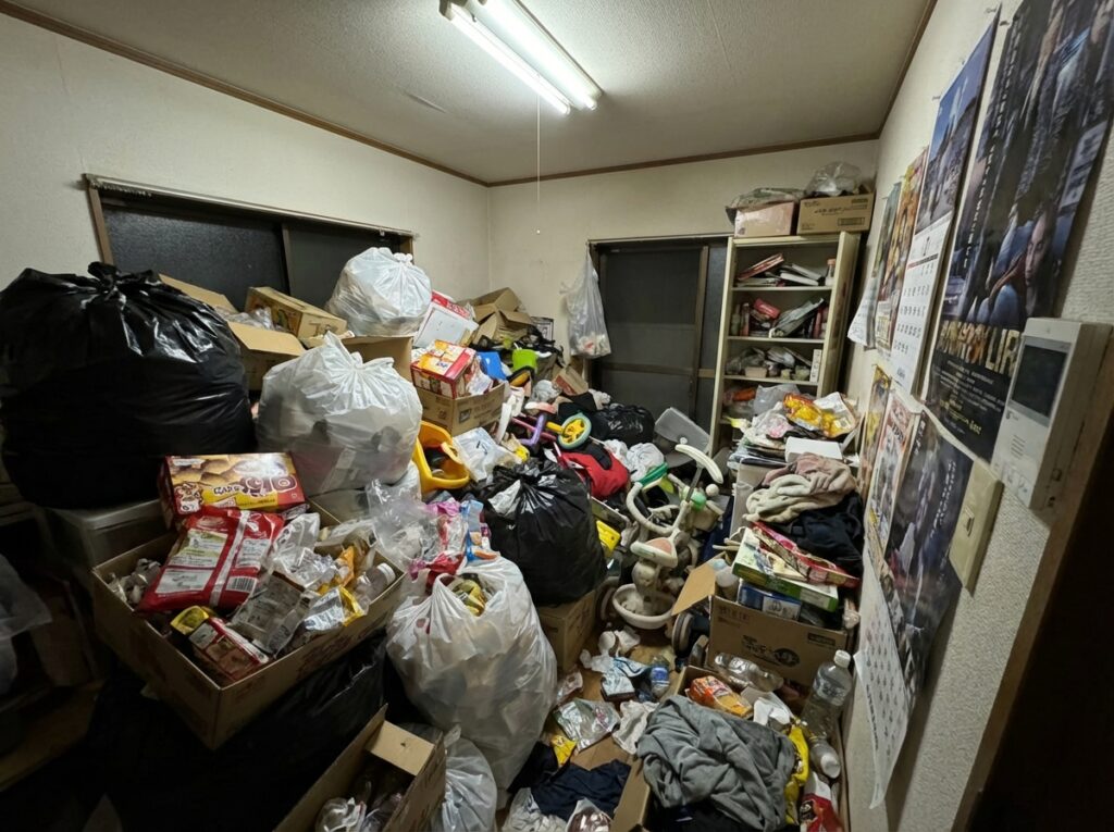 ゴミ屋敷片付け｜兵庫県稲美町2DKアパートＳ.Ａ様の作業事例 Before
