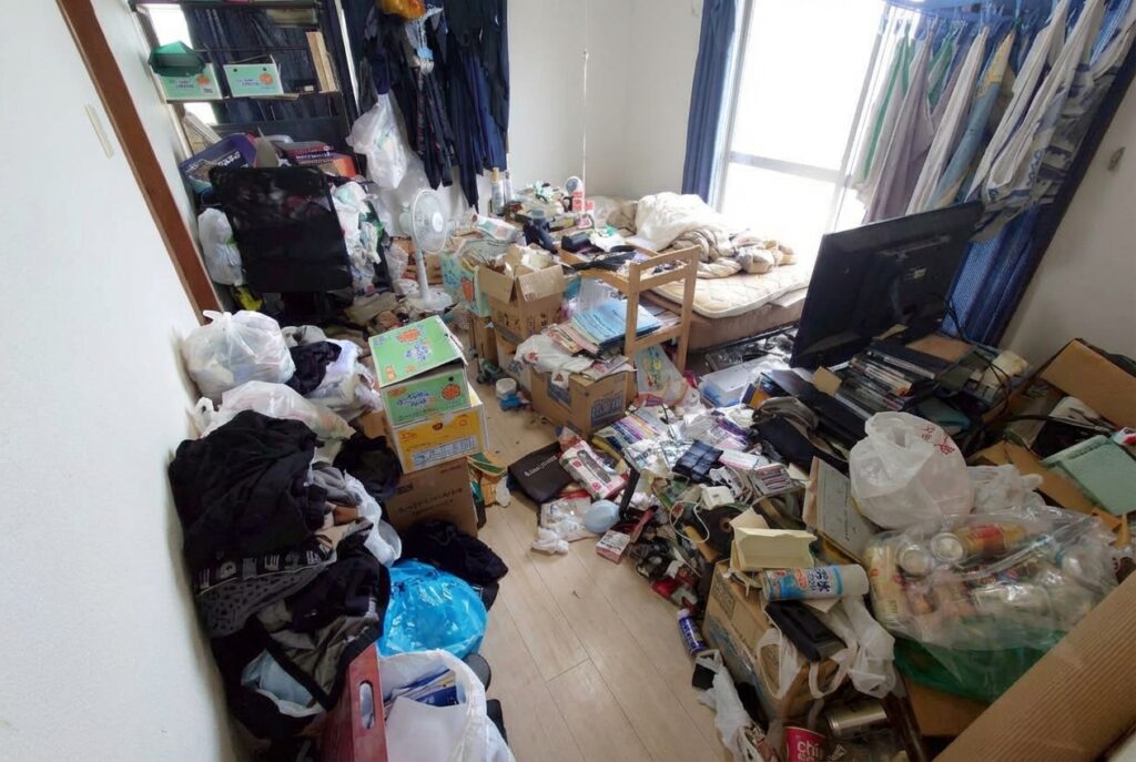 ゴミ屋敷片付け｜北海道余市町2KマンションＴ.Ｒ様の作業事例 Before