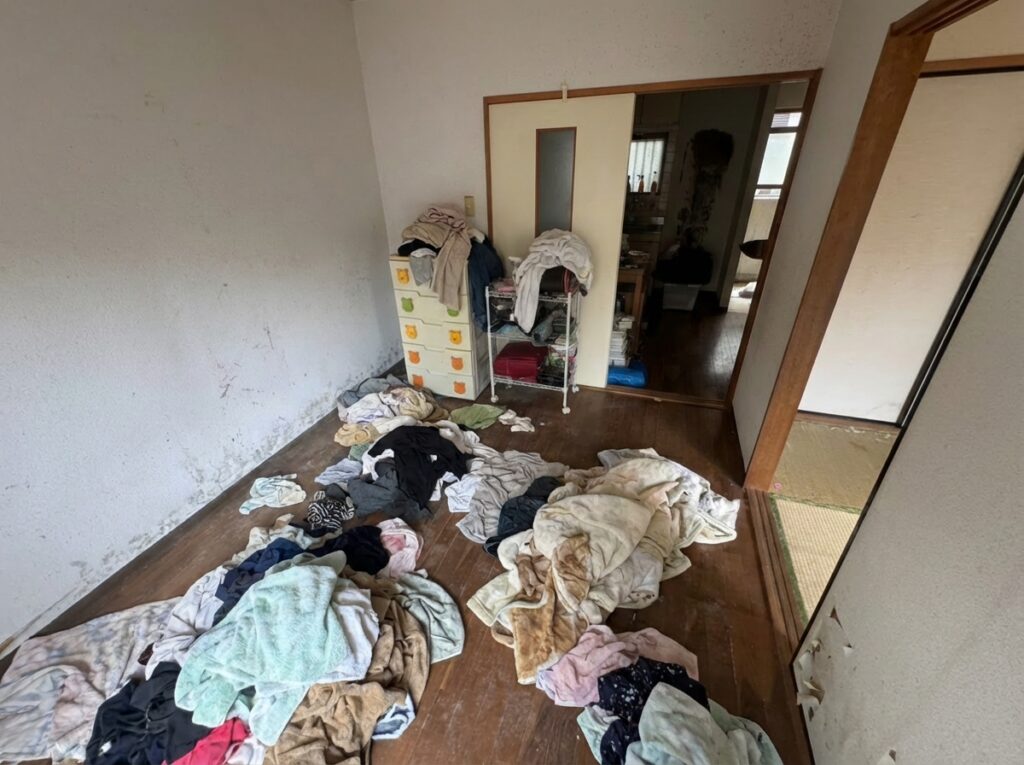 ゴミ屋敷片付け｜北海道古平町5LDK以上マンションＦ.Ｈ様の作業事例 Before