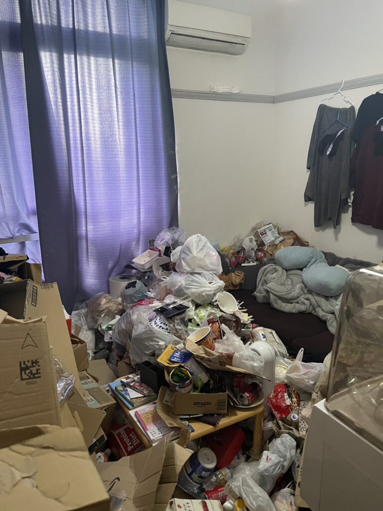 ゴミ屋敷片付け｜北海道室蘭市4DK二世帯住宅Ｕ.Ｙ様の作業事例 Before