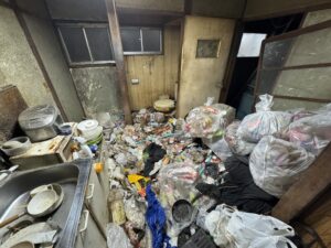 ゴミ屋敷片付け｜北海道寿都町2LDKアパートＦ.Ｈ様の作業事例