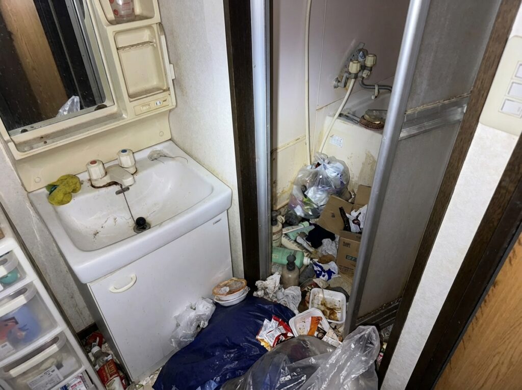 ゴミ屋敷片付け｜北海道岩見沢市1R（ワンルーム）マンションＨ.Ｈ様の作業事例 Before
