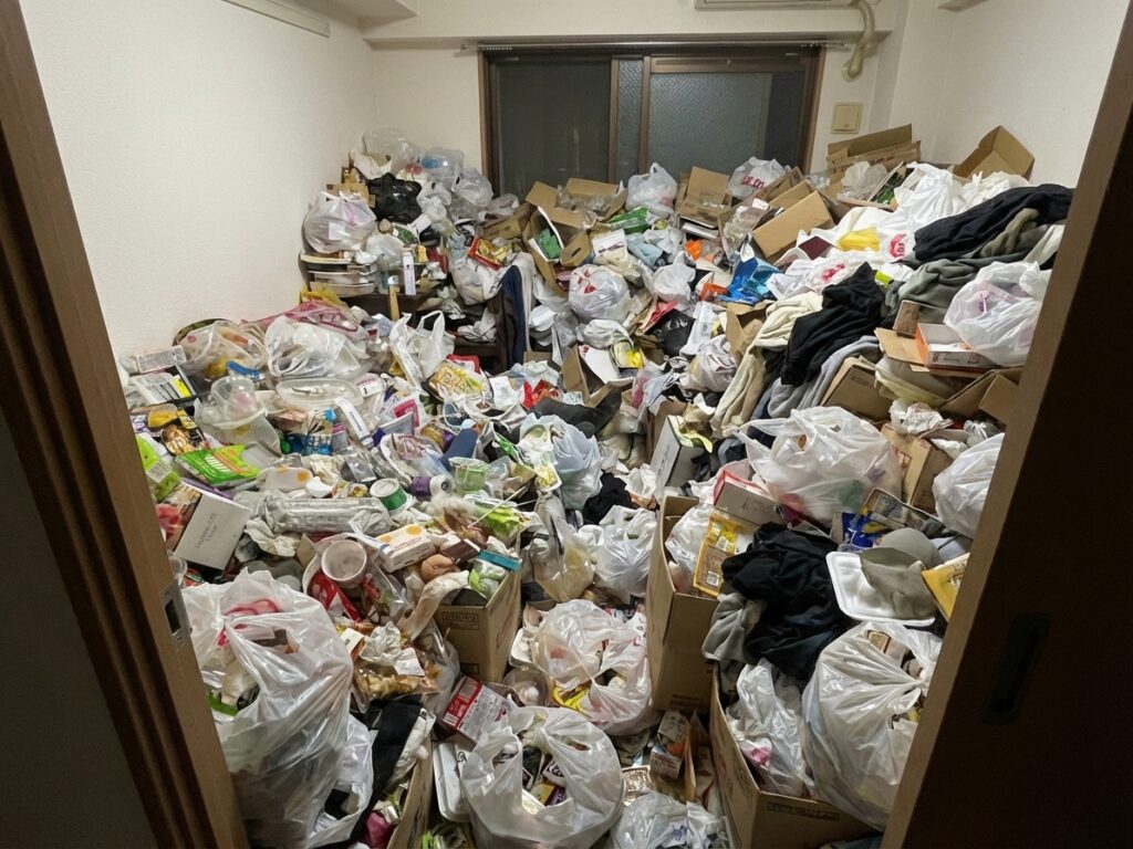 ゴミ屋敷片付け｜北海道札幌市北区3DKアパートＭ.Ｙ様の作業事例 Before