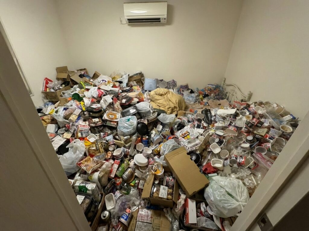 ゴミ屋敷片付け｜北海道栗山町1DKマンションＩ.Ｍ様の作業事例 Before