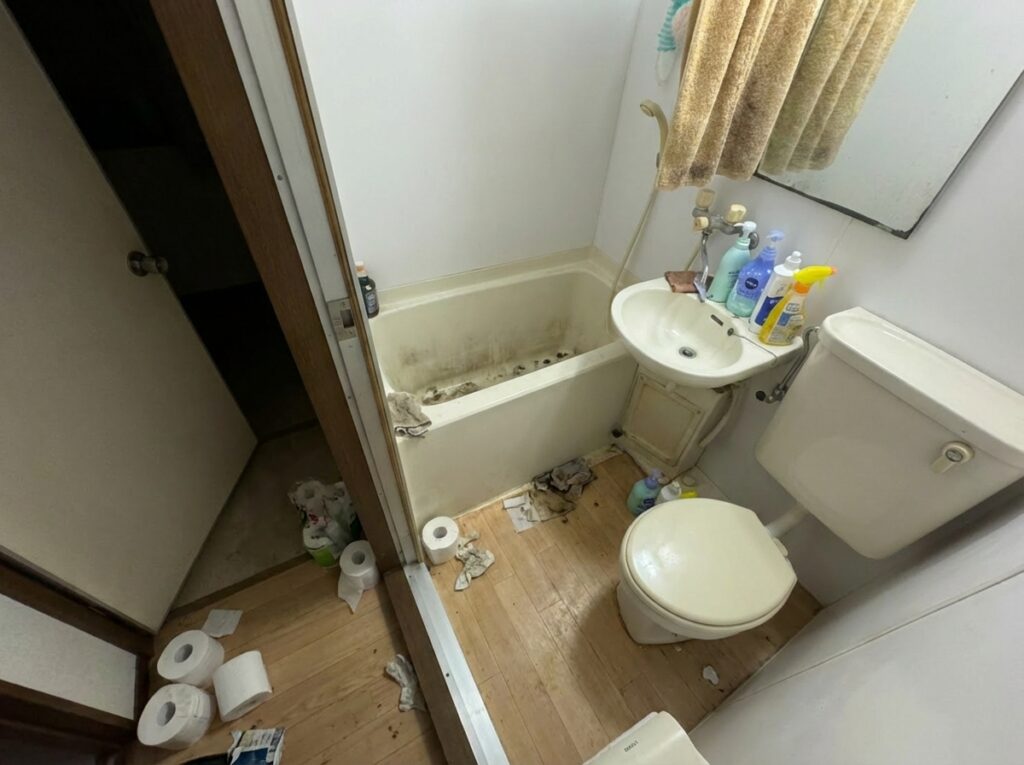 ゴミ屋敷片付け｜北海道浜頓別町1DKアパートＫ.Ａ様の作業事例 Before