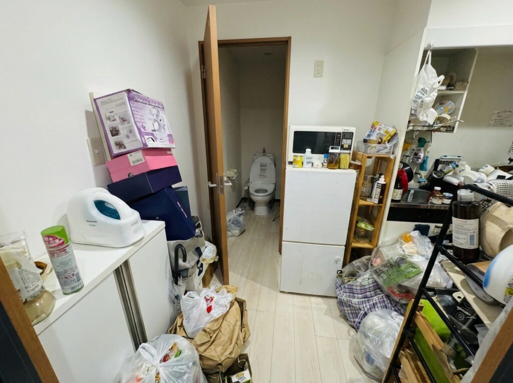 ゴミ屋敷片付け｜北海道秩父別町1DKアパートＭ.Ｈ様の作業事例 Before
